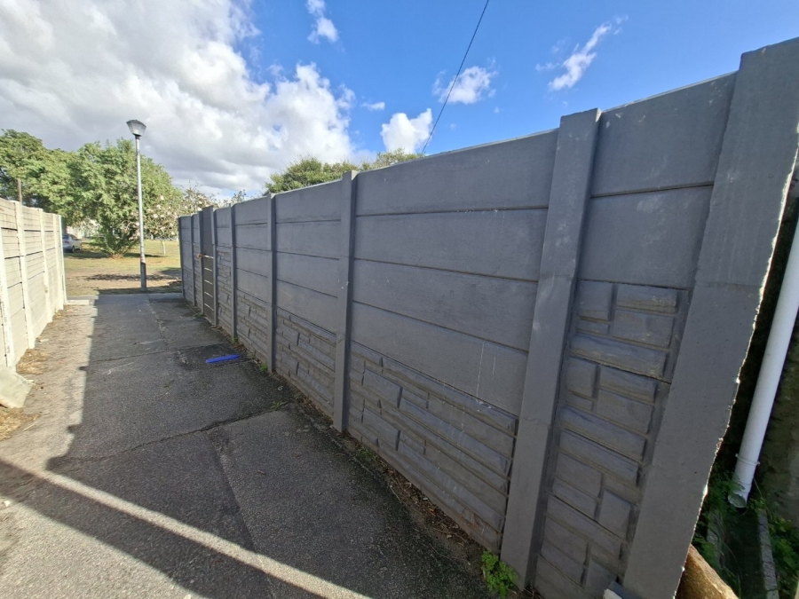 2 Bedroom Property for Sale in Groenvallei Western Cape